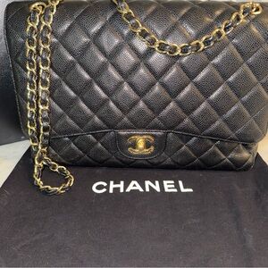 CHANEL Black Quilted Shoulder Bag with Gold Chain